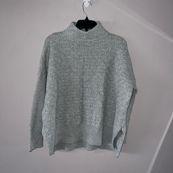 Light grey oversized knitted turtleneck sweater Vince Camuto Small - Picture 1 of 6